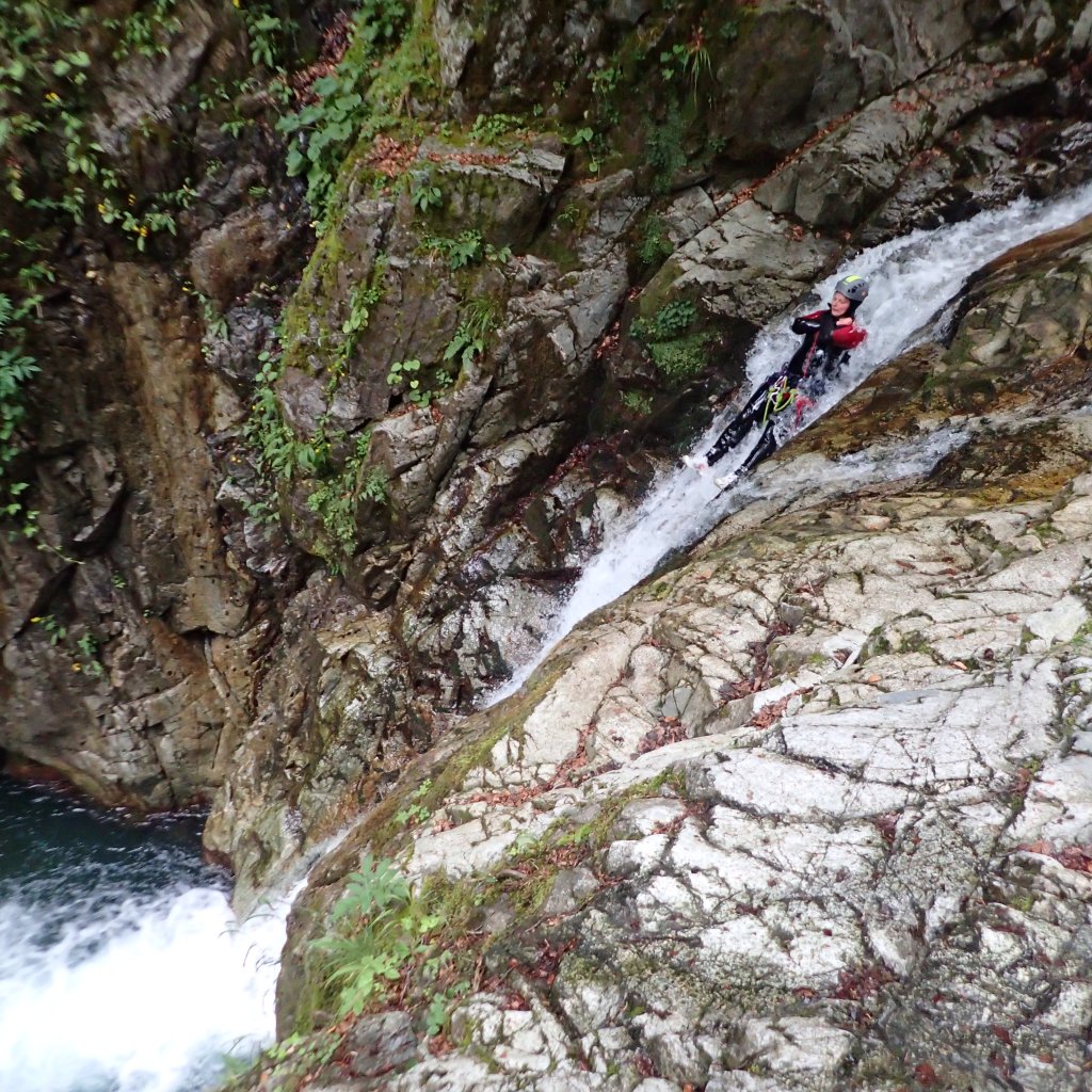 Toboggan dans le canyon de Bious (vallée d'Ossau, 64)