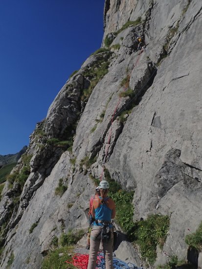 escalade en grande voie dans la face Est Normale de pene sarière à Gourette
