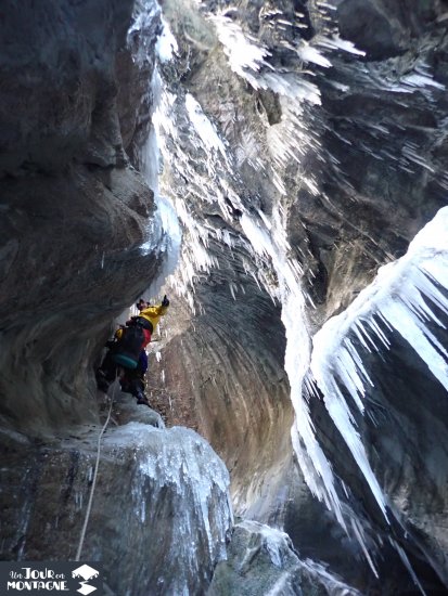 Stalactite de galce dans le canceigt