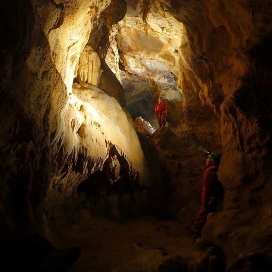 Spéléologie à Rébénacq avec AccroNature