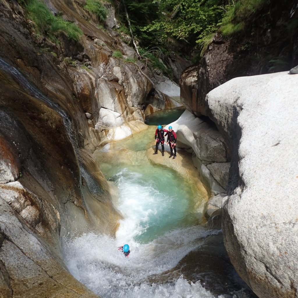 Toboggan dans le canyon du soussouéou