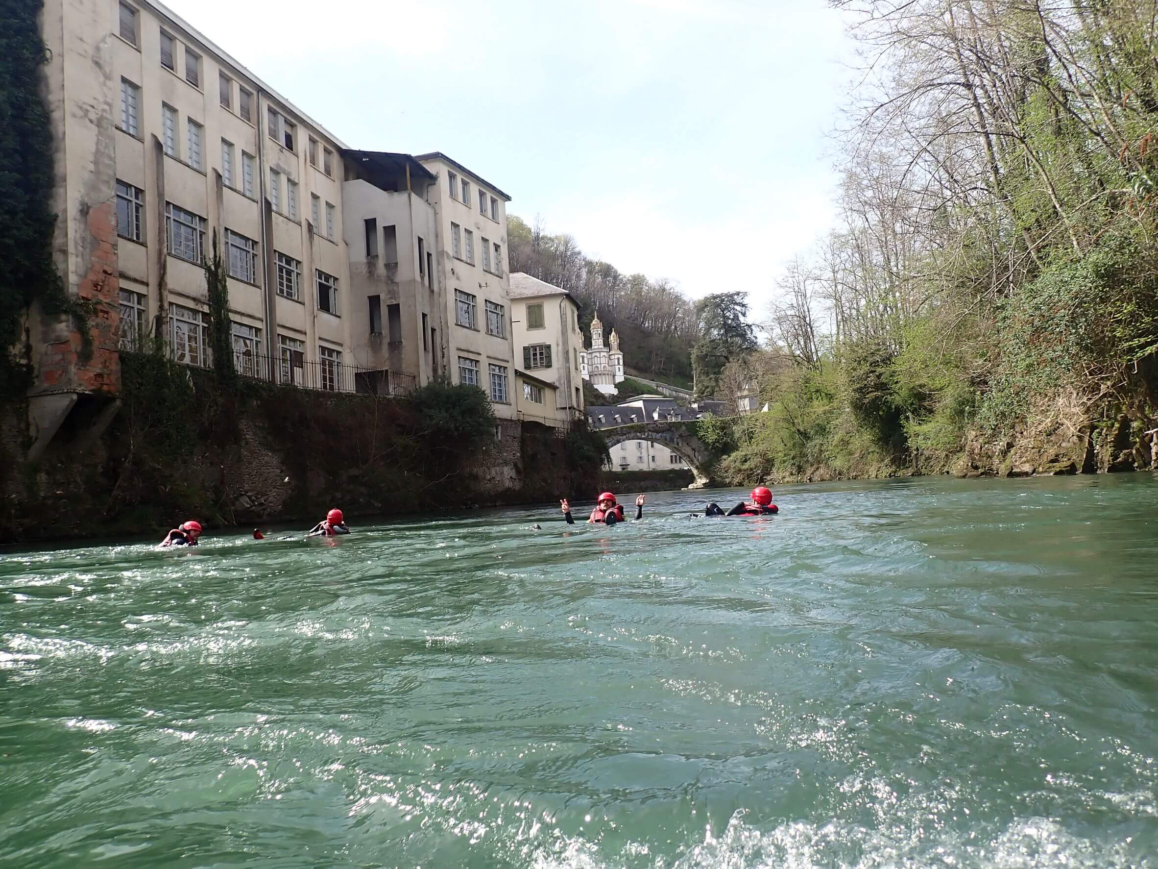 Lestelle betharram depuis le gave de Pau en floating