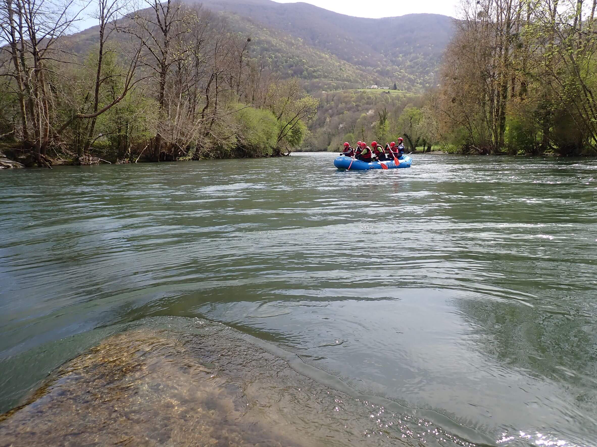 Navigation calme en rafting sur le gave de Pau- Lourdes