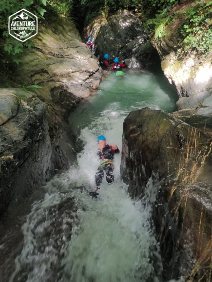 Toboggan naturel dans le canyon du Canceigt dans les Pyrénées
